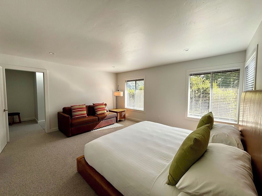 Hidden Valley Inn The Village House - Not Pet Friendly