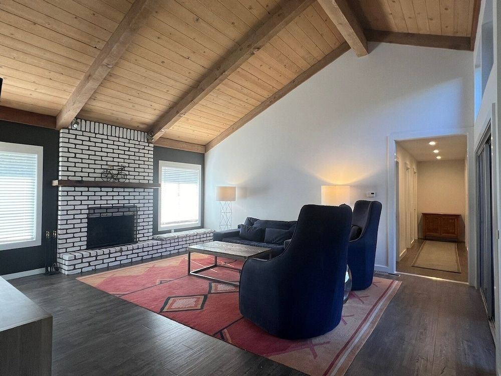 Hidden Valley Inn The Village House - Not Pet Friendly 6