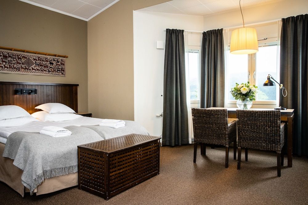 Deluxe Double or Twin Room, Lake View