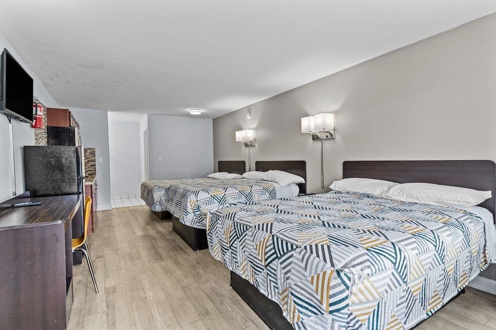 Standard Room, Multiple Beds, Non Smoking, Kitchenette