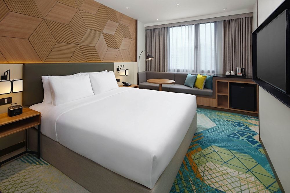 Holiday Inn Cebu City by IHG Standard Room, 1 King Bed