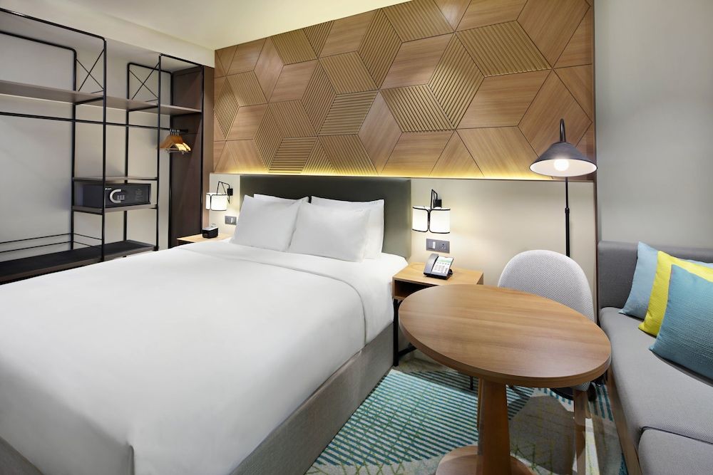Holiday Inn Cebu City by IHG Standard Room, 1 King Bed 2