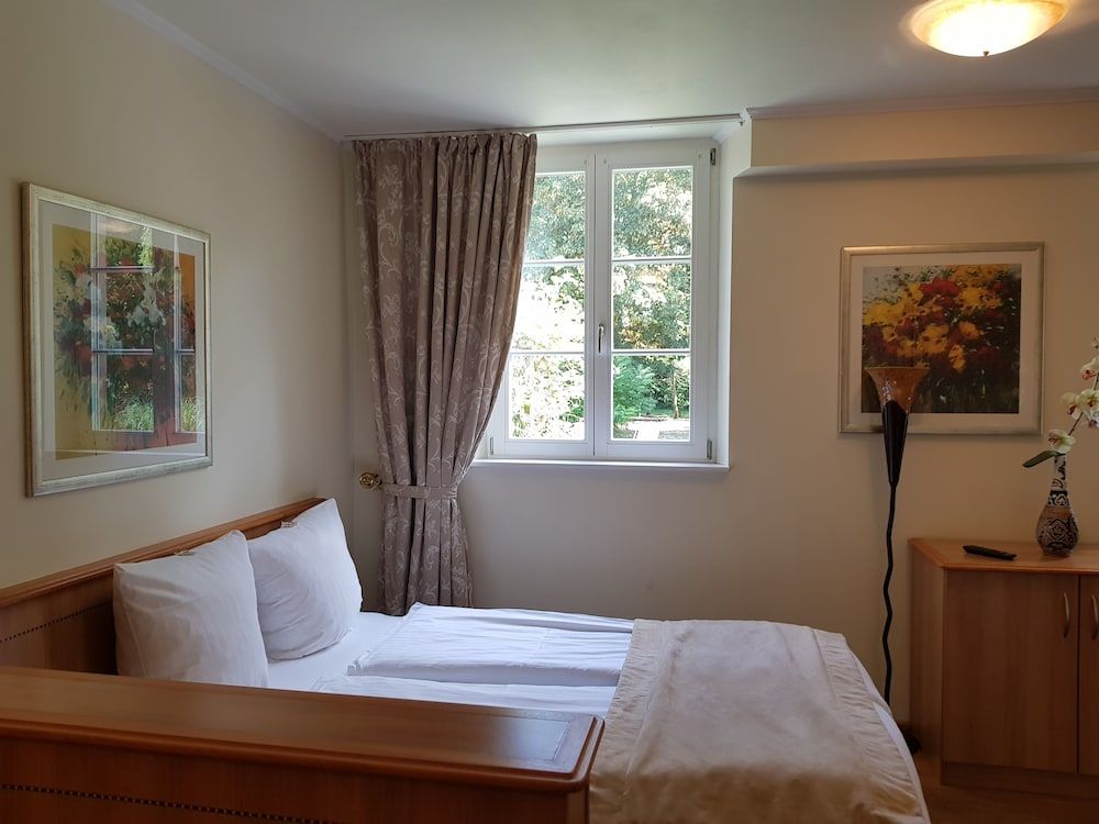 Château de Pourtalès Single Room 2