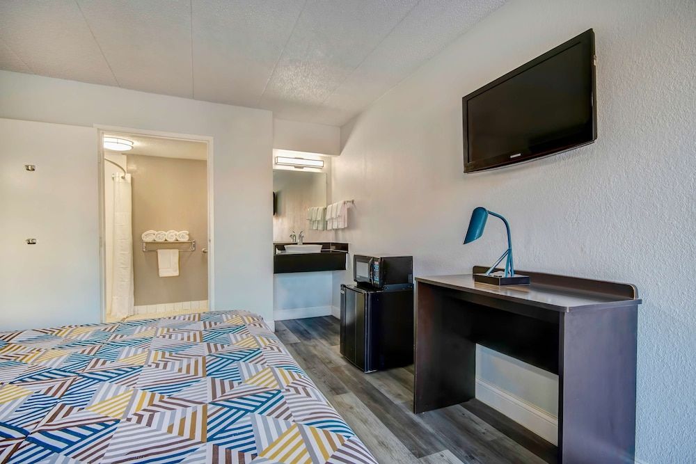 Standard Room, 1 King Bed, Smoking