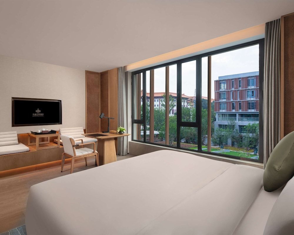 1 King Bed