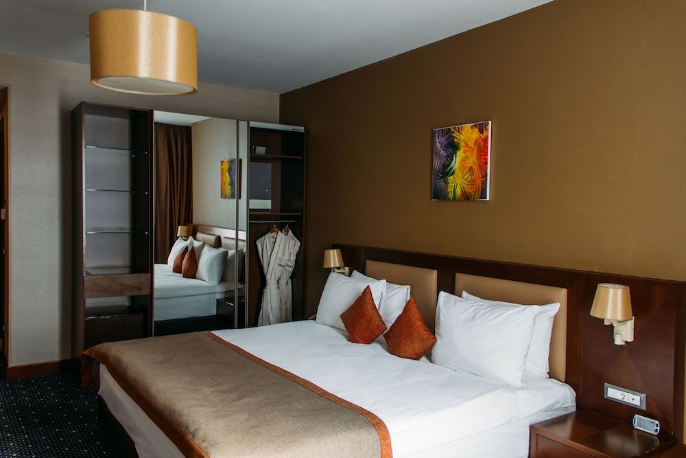 Parkside Hotel & Apartments Double Room 2