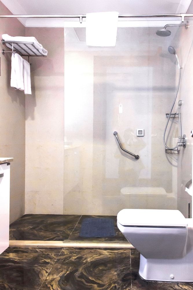 Parkside Hotel & Apartments Double Room 5