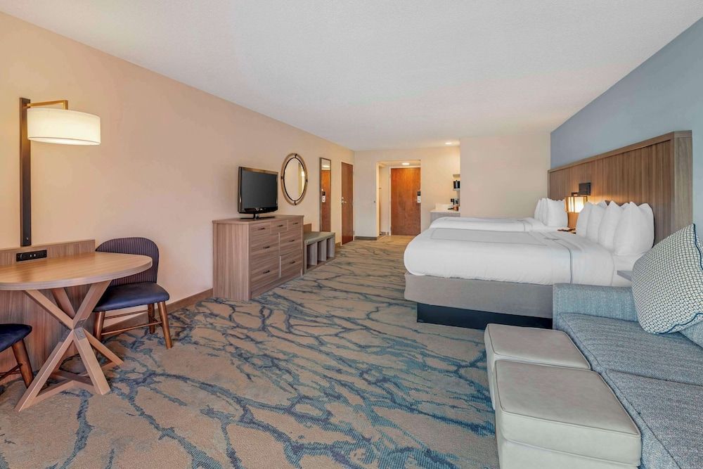 Heidel House Hotel and Conference Center, Ascend Hotel Collection Suite, Multiple Beds, Non Smoking 5