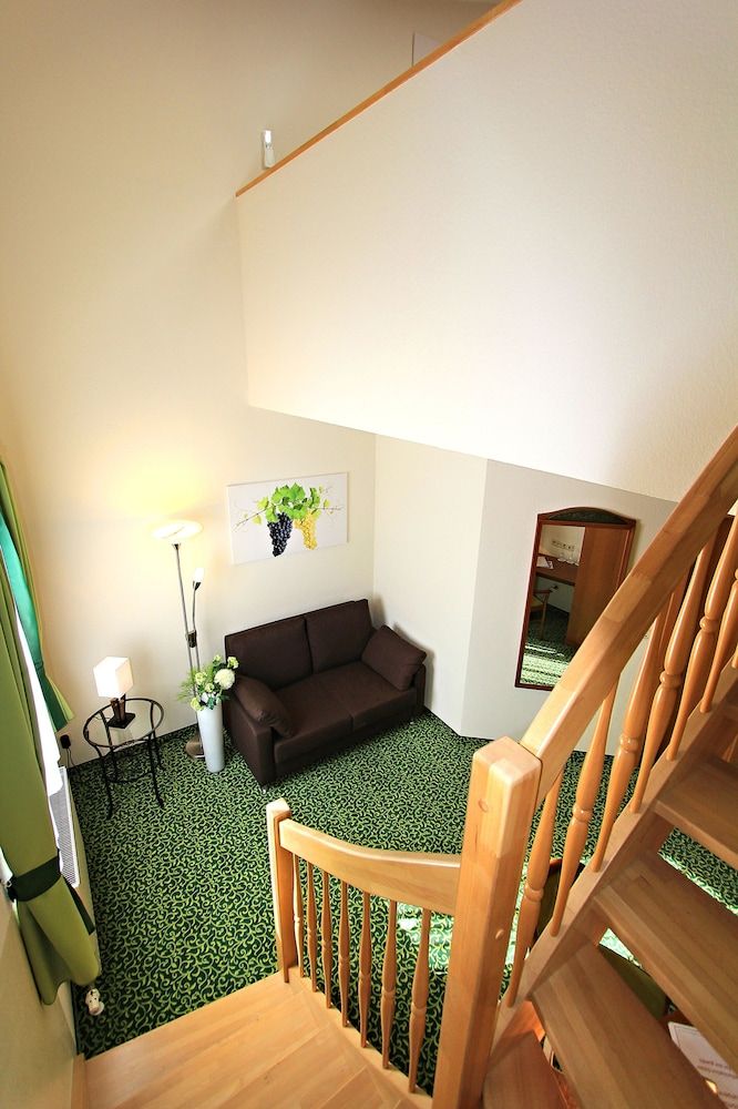 Altdeutsche Weinstube Family Quadruple Room 9