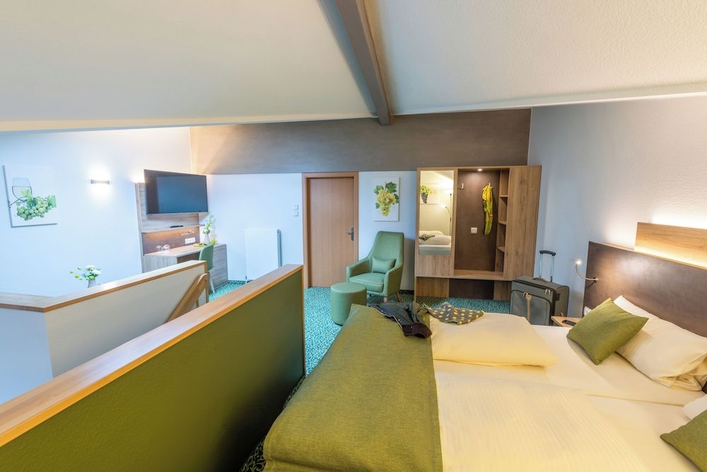 Altdeutsche Weinstube Family Quadruple Room 4