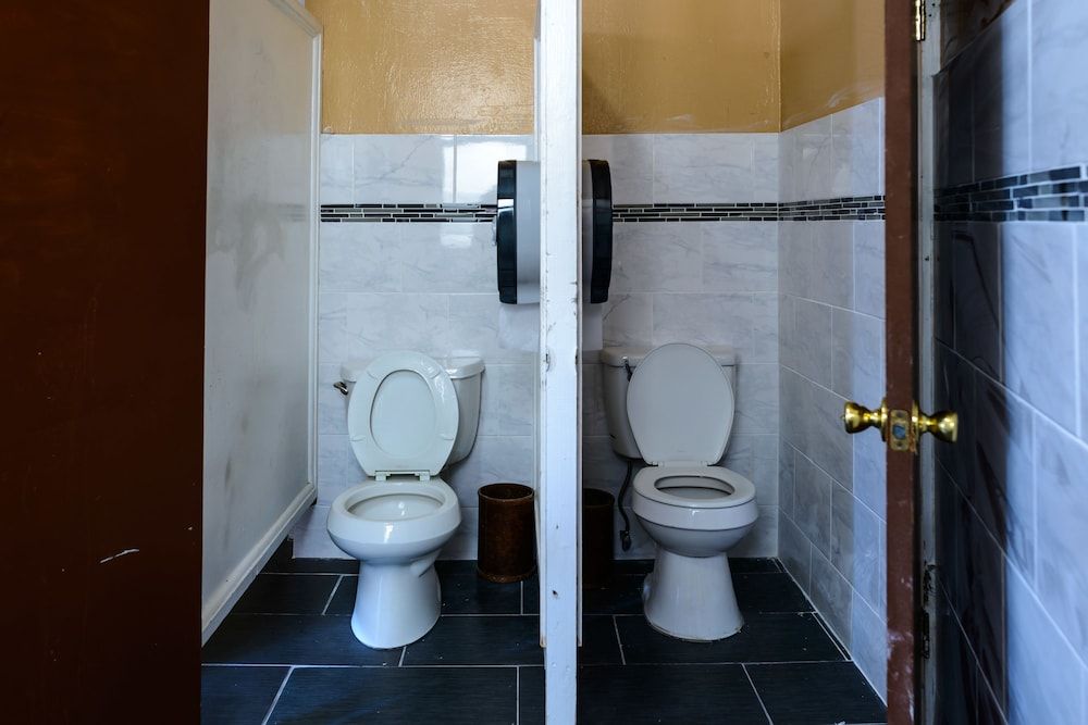 Europa Hotel Standard Room, 1 Queen Bed, Non Smoking, Shared Bathroom 5