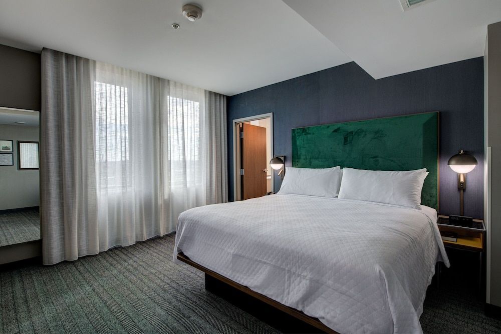 Room, 1 King Bed, Non Smoking (Mobility Accessible, Tub)