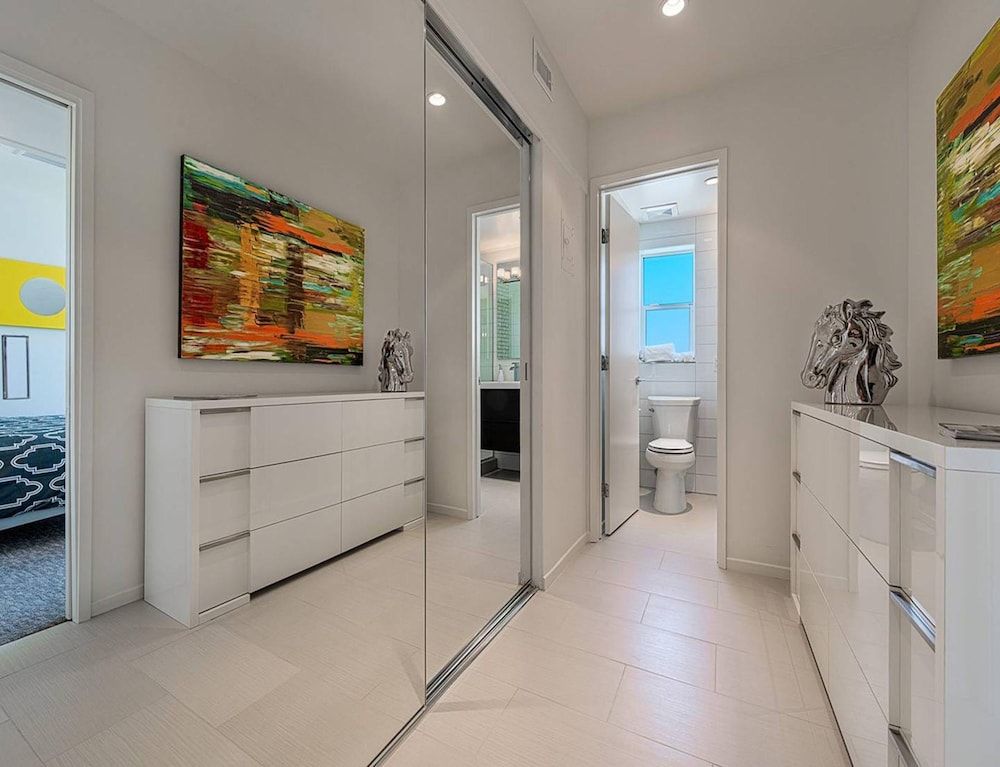 The Twist Palm Springs Deluxe Room, 1 Queen Bed 6