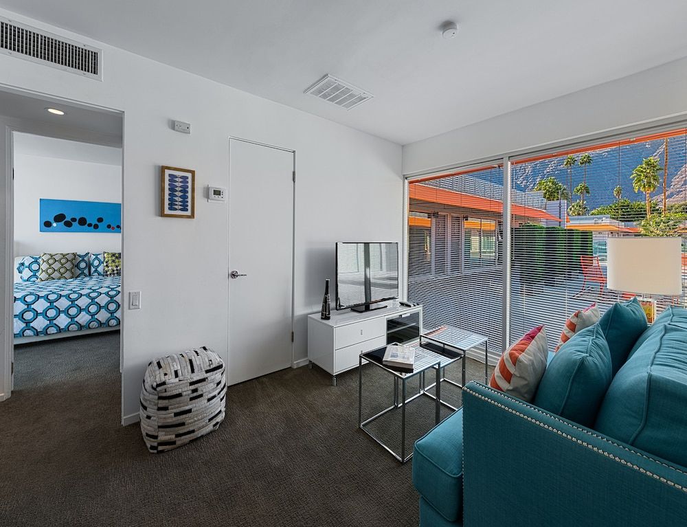 The Twist Palm Springs Deluxe Room, 1 King Bed 17