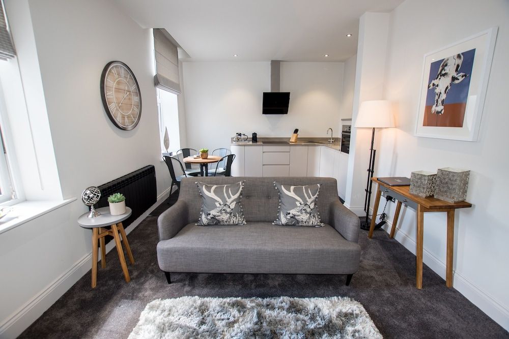 The Halston Townhouse Two Bedroom One Bathroom Apartment 6