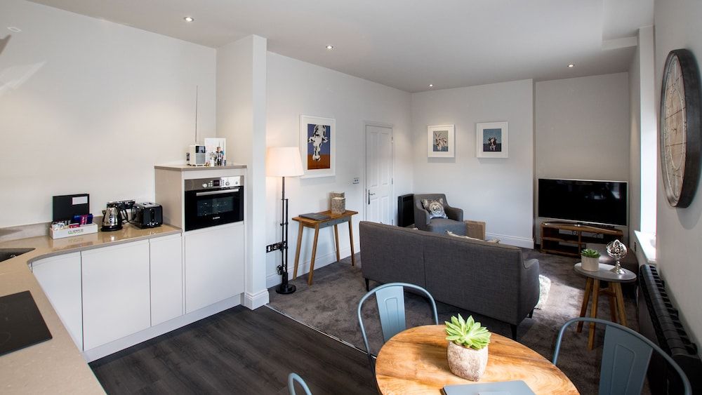 The Halston Townhouse Two Bedroom One Bathroom Apartment 4