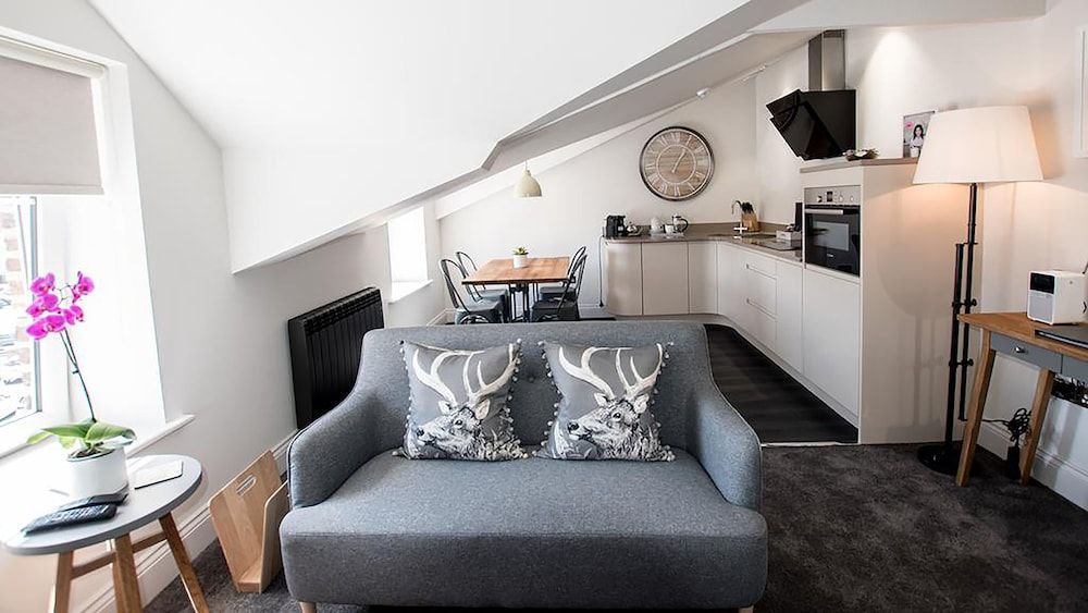 The Halston Townhouse Two Bedroom One Bathroom Apartment 5