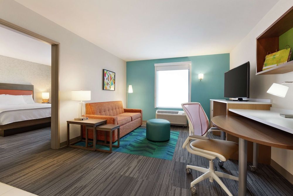 Suite, 1 King Bed, Accessible, Bathtub