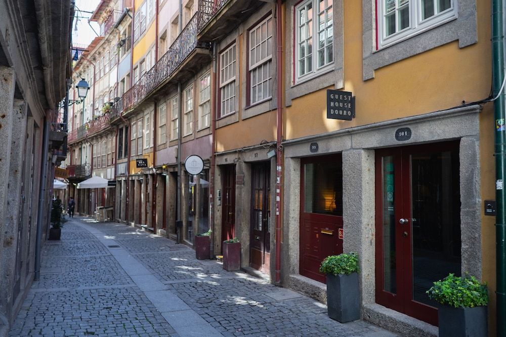 Guest House Douro Twin Room, 2 Twin Beds, City View (Room 401) 7