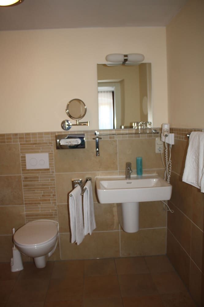 Himmel Landshut Hotel-Restaurant-Cafe Comfort Apartment, 2 Bedrooms, Non Smoking 4