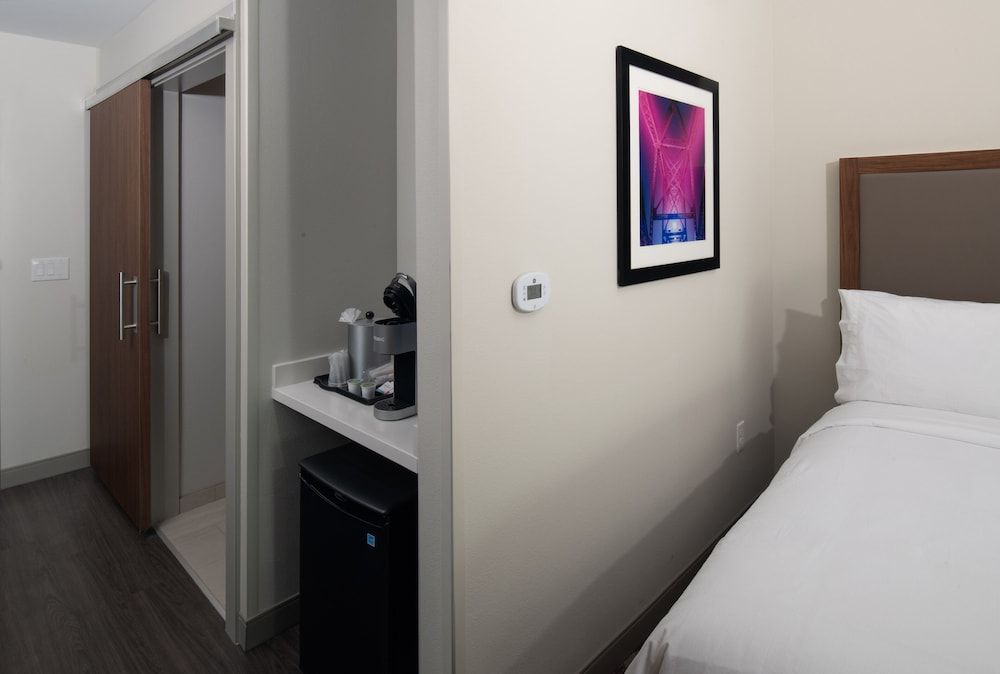 Standard Room, 1 King Bed, Accessible (Mobility, Accessible Tub)