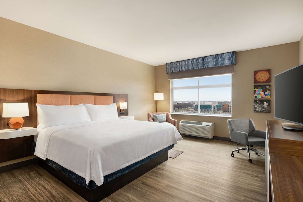 Room, 1 King Bed, Accessible, Bathtub (Mobility & Hearing)