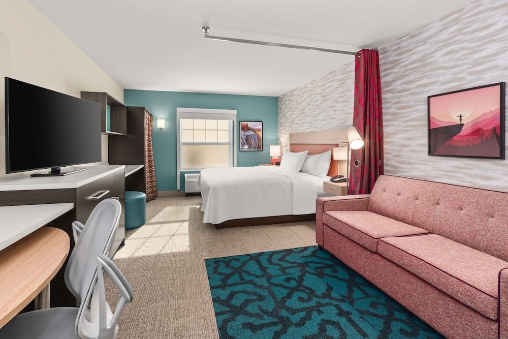 Suite, 1 King Bed, Accessible (Hearing)