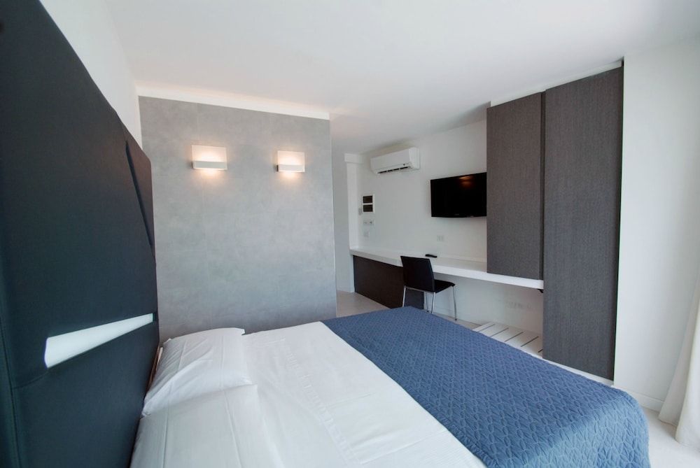 Lungotevere Suite Classic Double Room 3