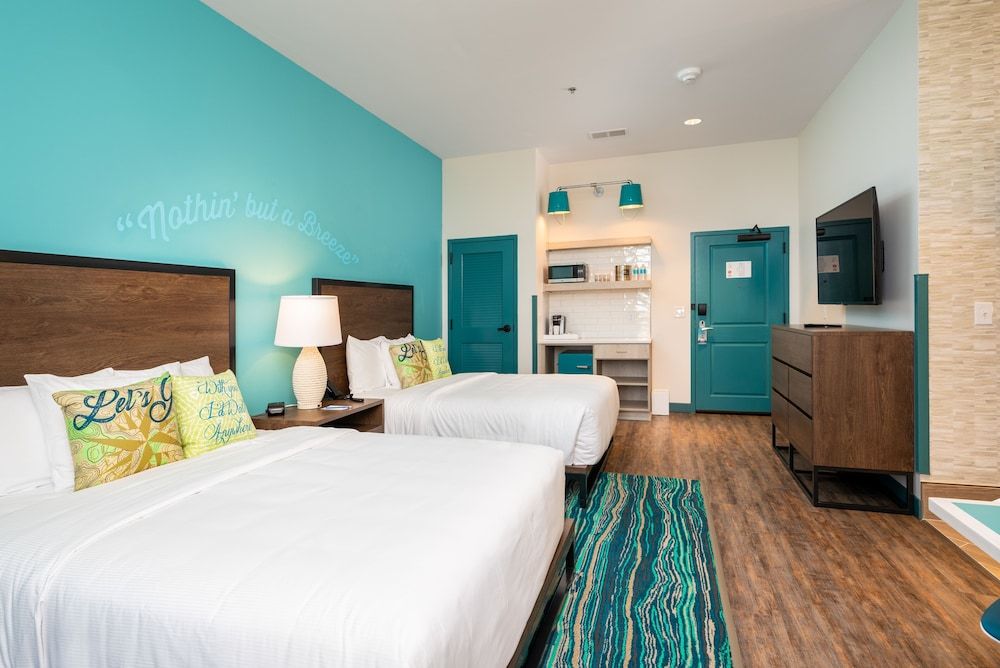 Deluxe Room, 2 Queen Beds, Mountain View (Premium Balcony Two Queen Room)