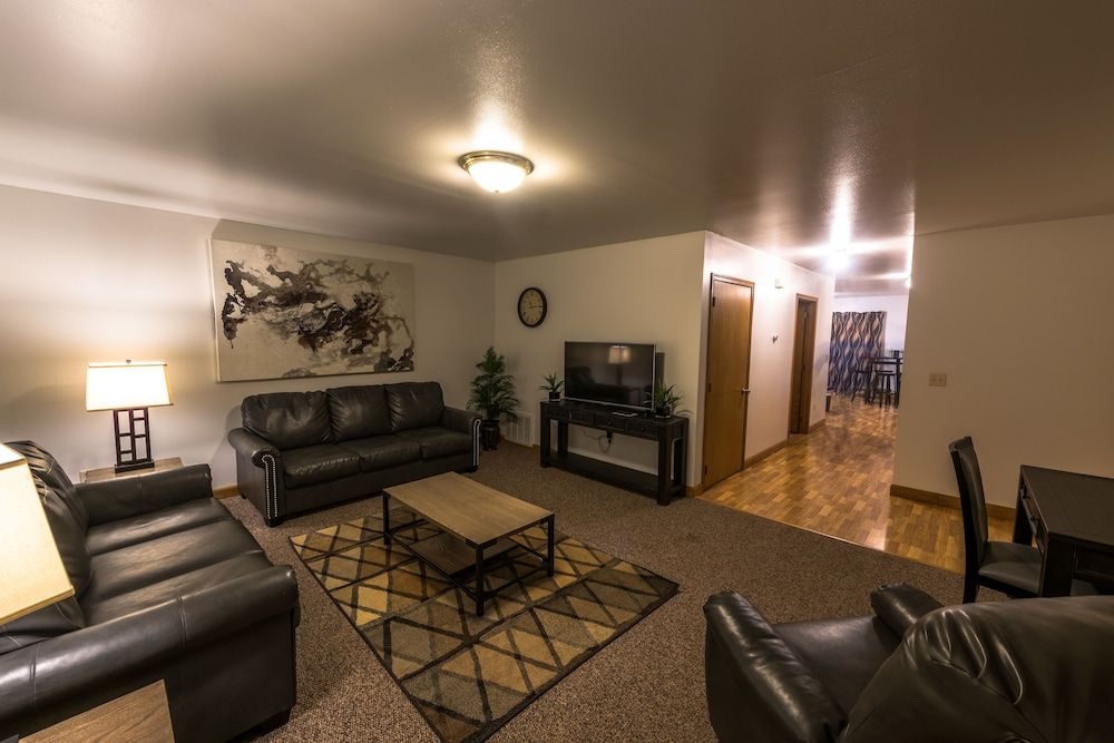 2 Bedroom, 2 Queen Village Suite