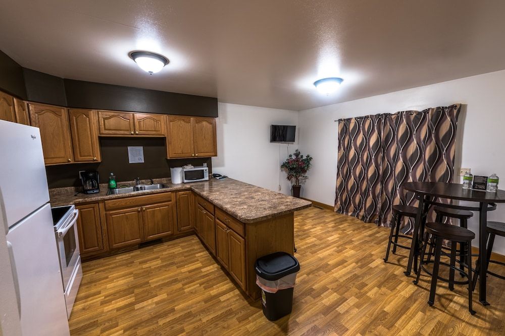 2 Bedroom, 2 Queen Village Suite