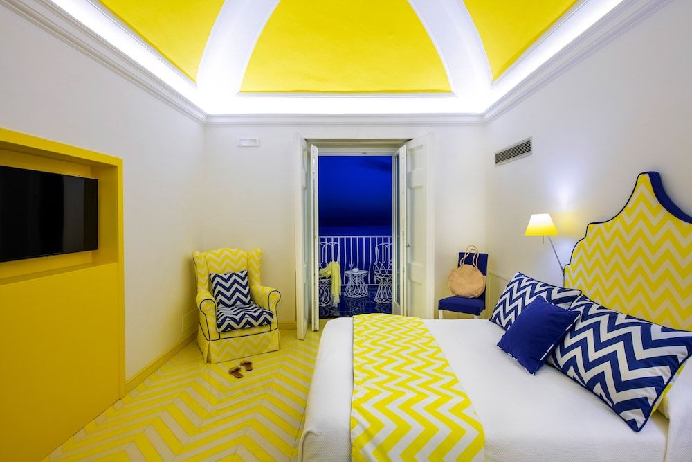 Imperati Suites Deluxe Suite, Sea View 3