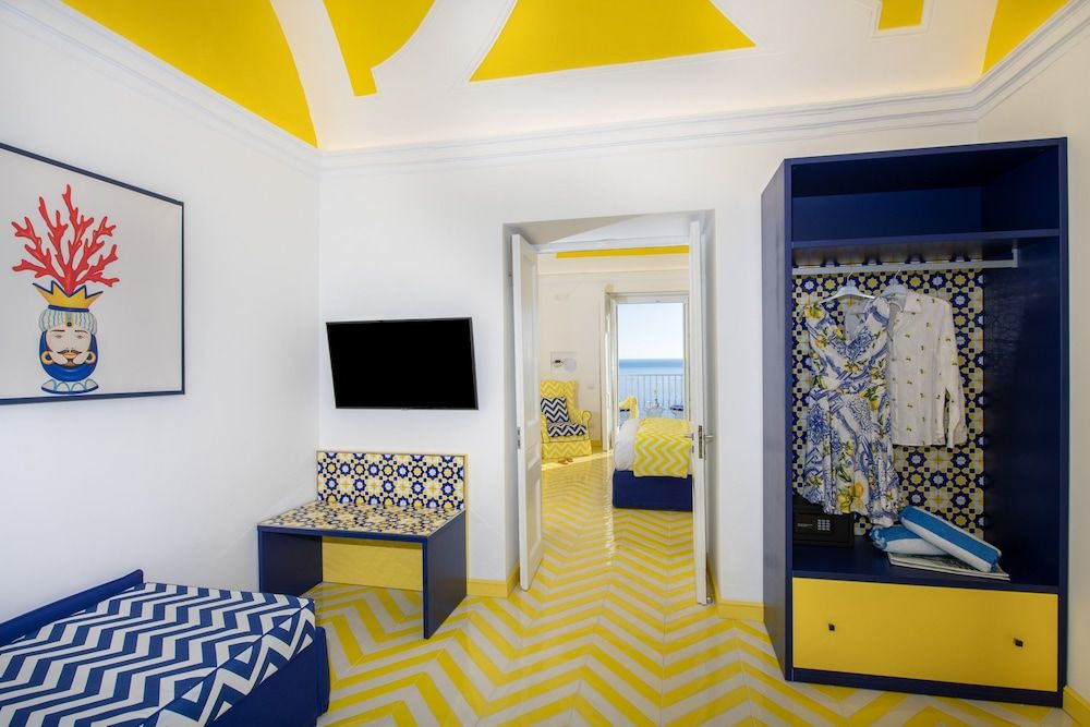 Imperati Suites Deluxe Suite, Sea View 4