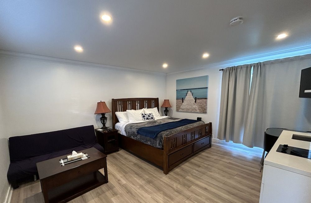Executive Room, 1 King Bed, Kitchenette, Pool View