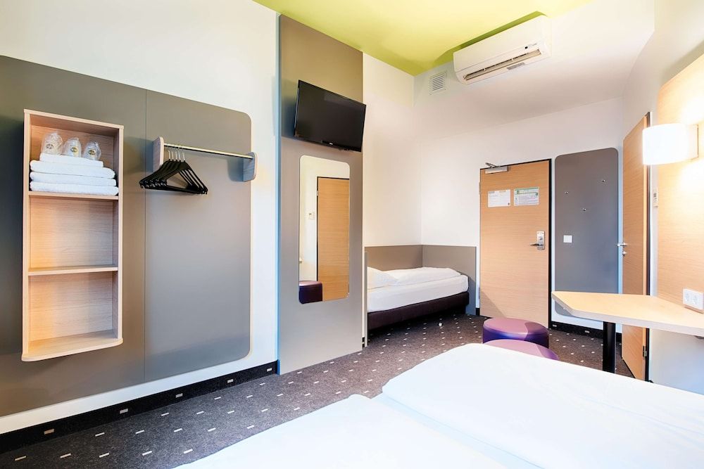 B&B Hotel Kassel-City Triple Room 2