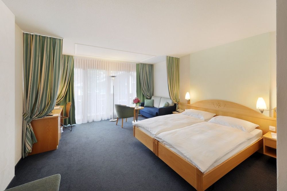 Alpine Hotel Perren Deluxe Double Room, Mountain View (Matterhorn) 2