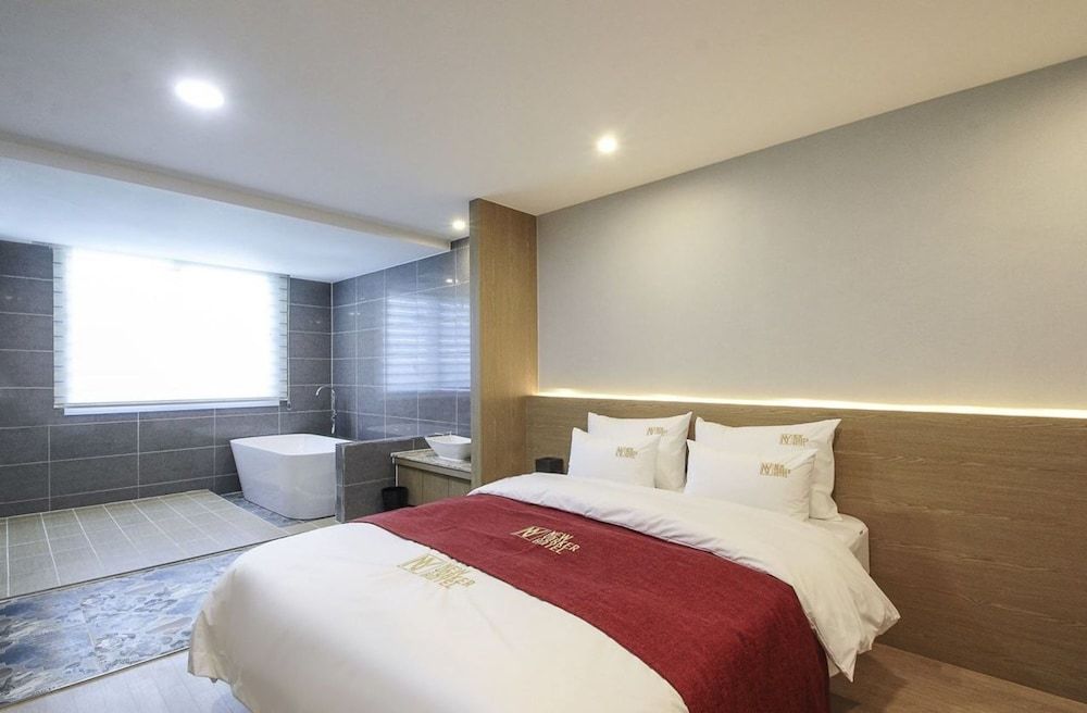 New Yorker Hotel Standard Room, 1 Double Bed 3