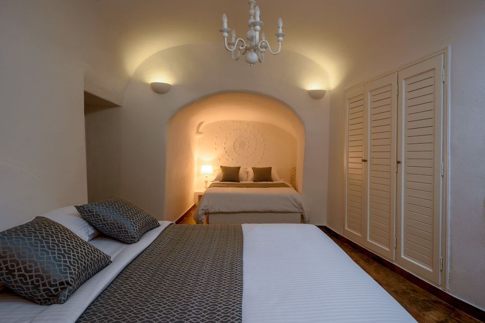 For All Seasons Mansion Superior Apartment, Sea View (Cave) 4