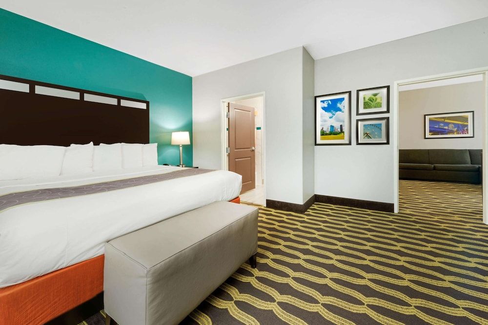 Suite, Multiple Beds, Hearing Accessible, Non Smoking (Walk-In Shower, Suite)