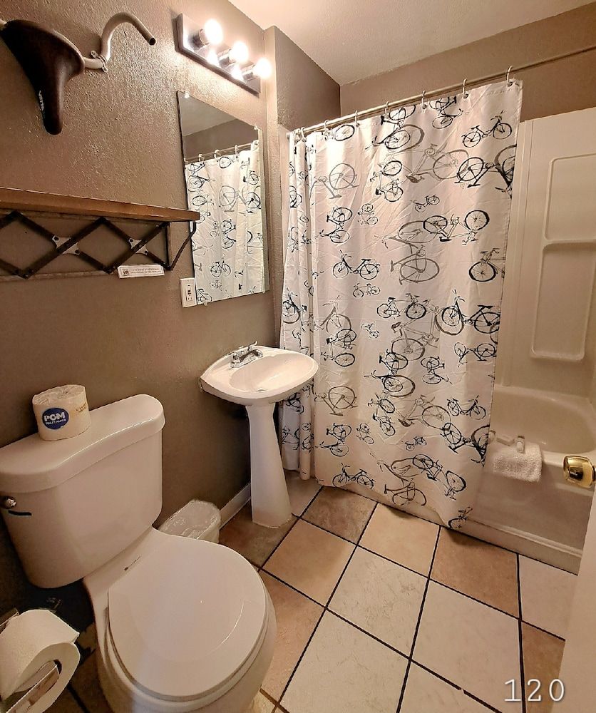 Buffalo Lodge Bicycle Resort Signature Room, 1 Queen Bed, Non Smoking 7
