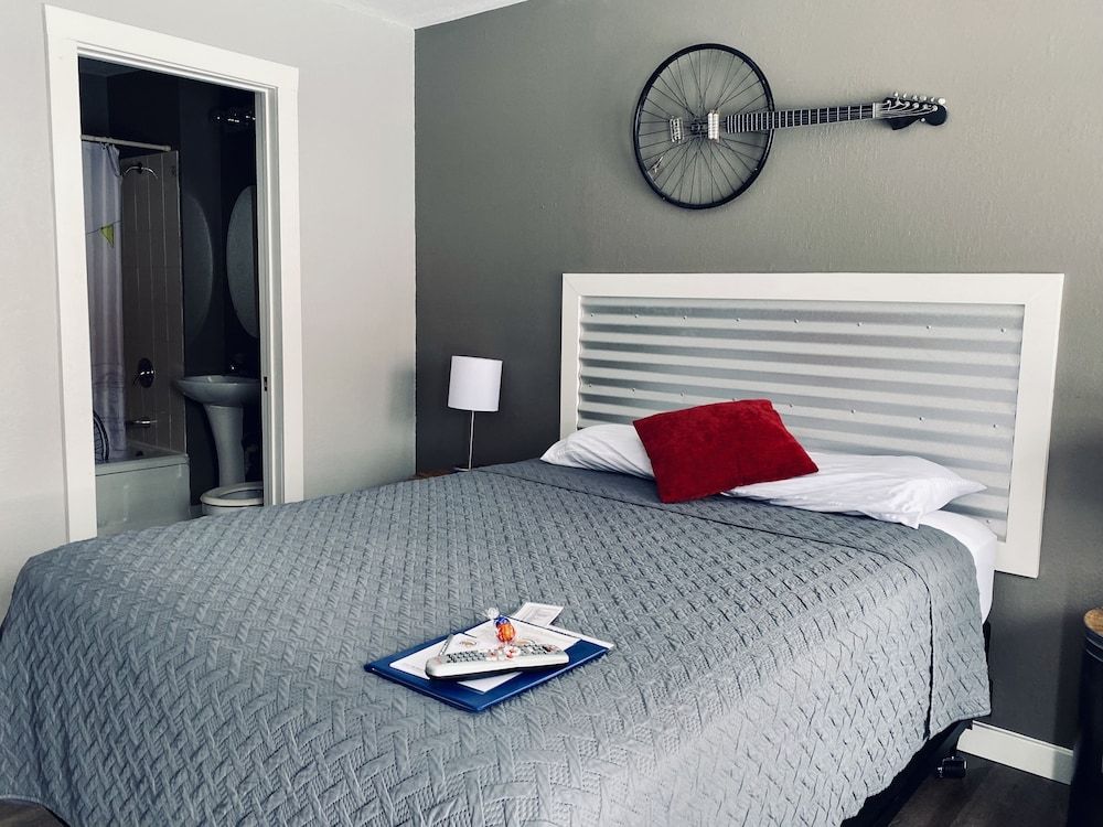 Signature Room, 1 Queen Bed, Non Smoking, Kitchenette