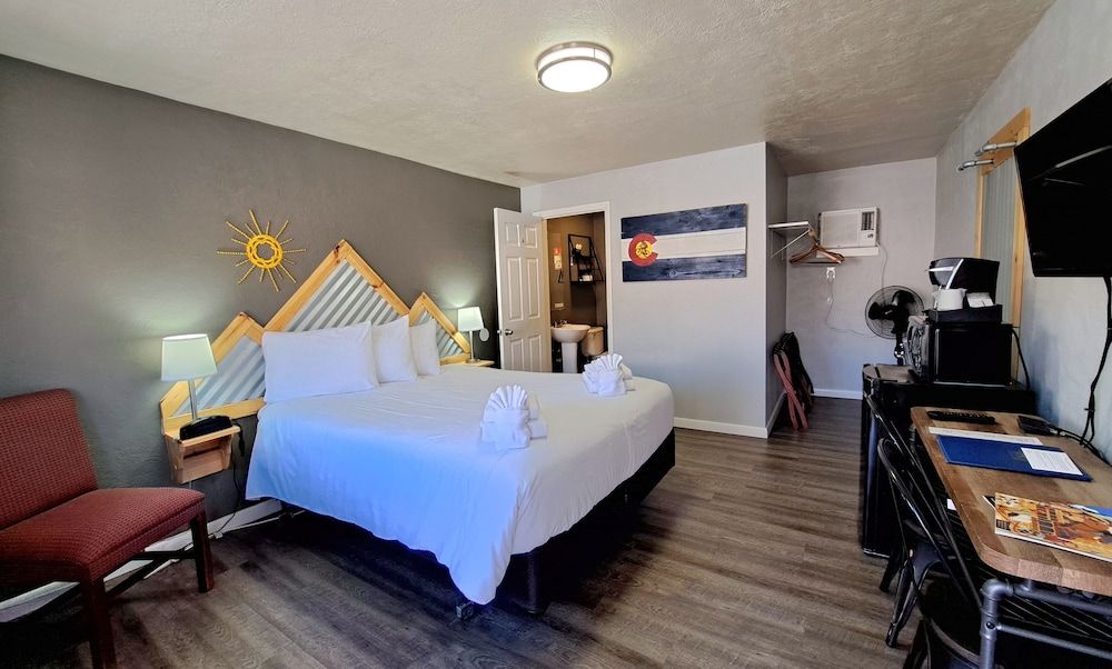 Buffalo Lodge Bicycle Resort Signature Room, 1 Queen Bed, Non Smoking 4