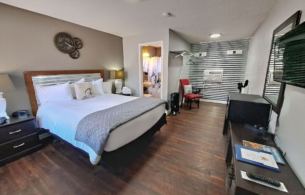 Buffalo Lodge Bicycle Resort Signature Room, 1 Queen Bed, Non Smoking 3