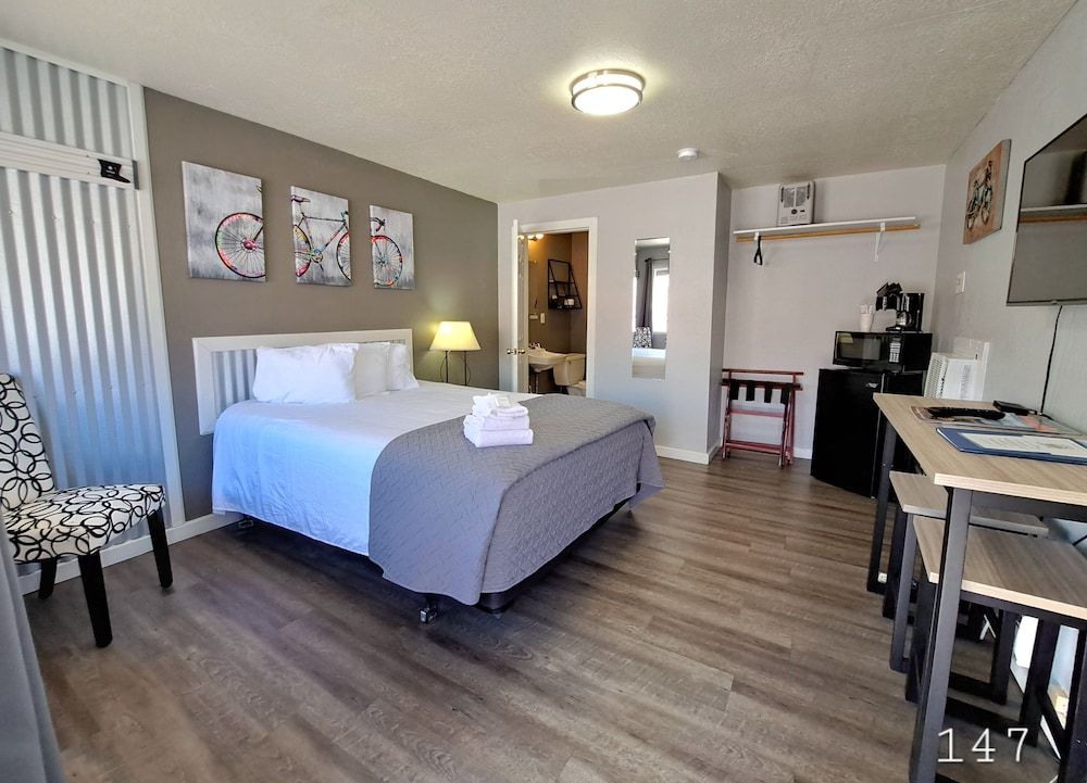 Buffalo Lodge Bicycle Resort Signature Room, 1 Queen Bed, Non Smoking
