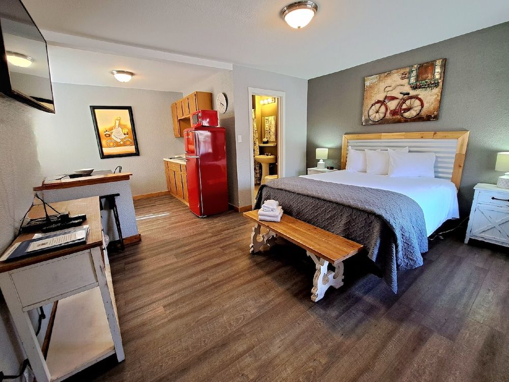 Buffalo Lodge Bicycle Resort Signature Suite, Non Smoking, Kitchenette 3