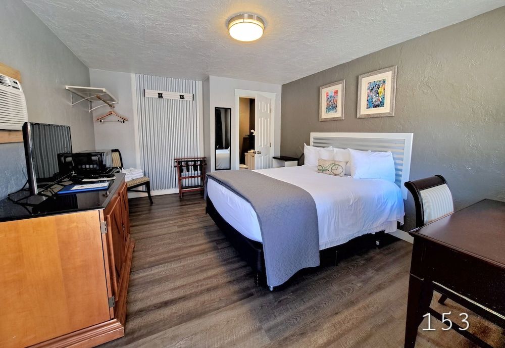 Buffalo Lodge Bicycle Resort Signature Room, 1 Queen Bed, Non Smoking 2
