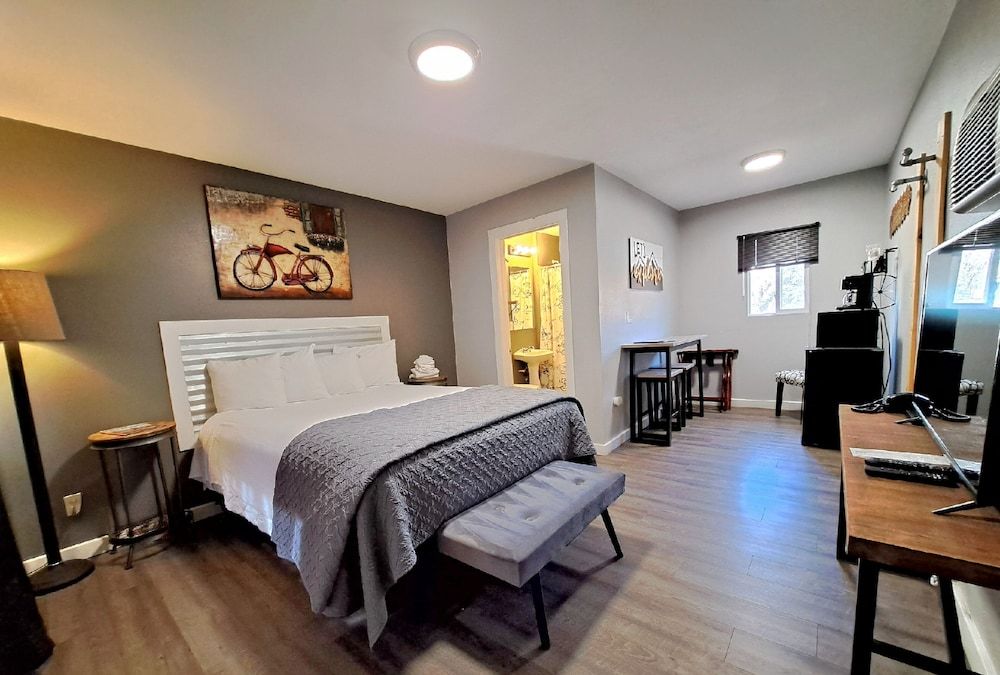 Buffalo Lodge Bicycle Resort Signature Room, 1 Queen Bed, Non Smoking 6