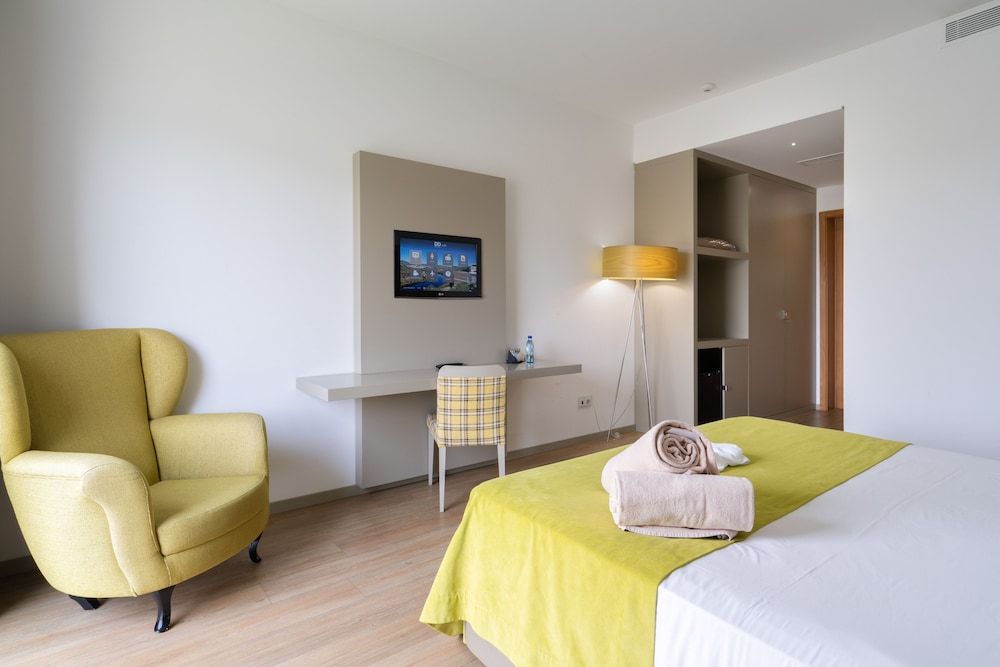 Delfim Douro Hotel Double or Twin Room, 1 Double or 2 Twin Beds, River View 8