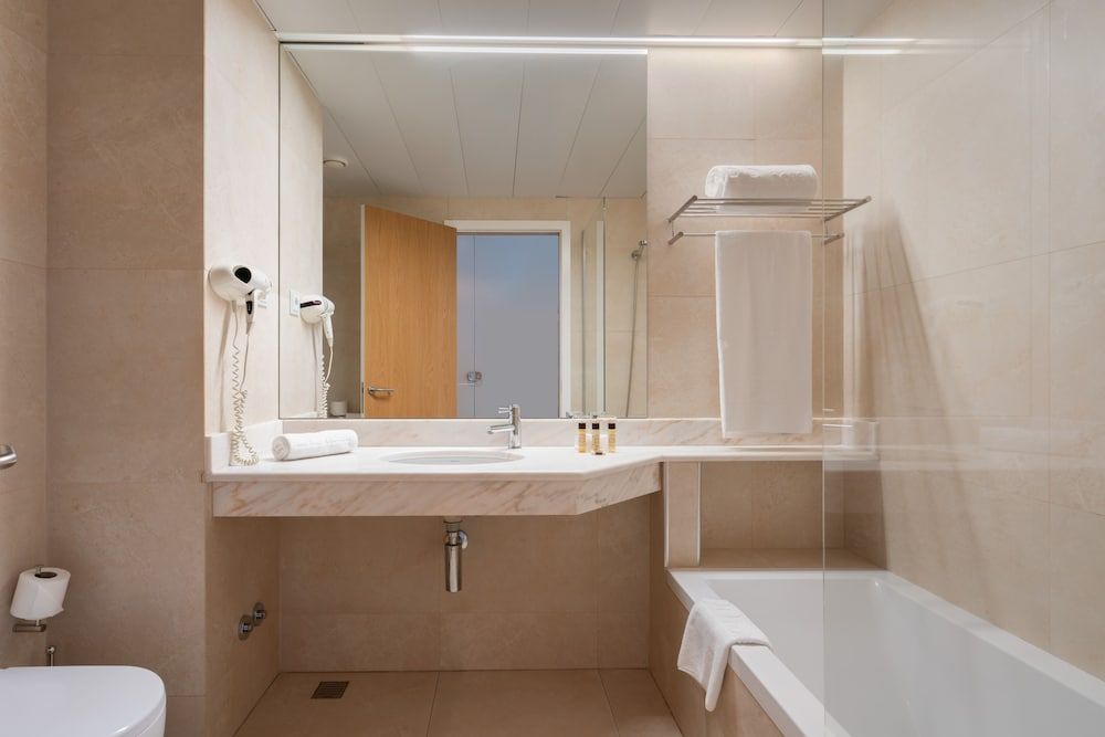 Delfim Douro Hotel Double or Twin Room, 1 Double or 2 Twin Beds, River View 11