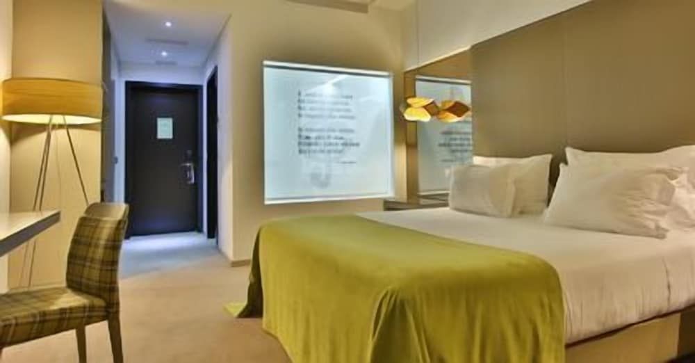 Delfim Douro Hotel Double or Twin Room, 1 Double or 2 Twin Beds, River View 3